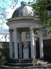 Statue