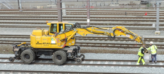Maintenance vehicle