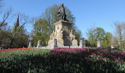Statue