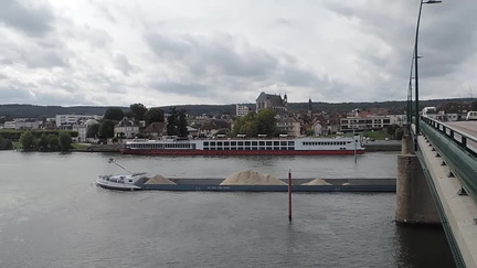 065-Barge
