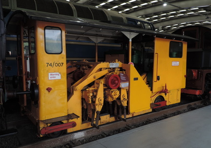 Maintenance vehicle
