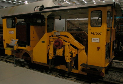 Track laying vehicle