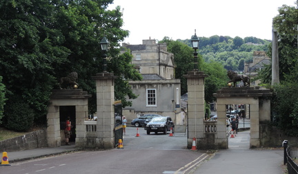 Gate