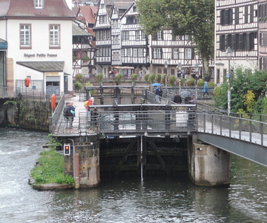 Lock gates
