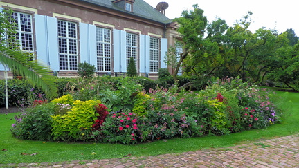 Flower bed