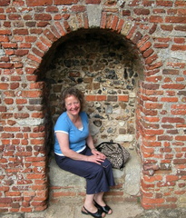 Mt mother in an arch