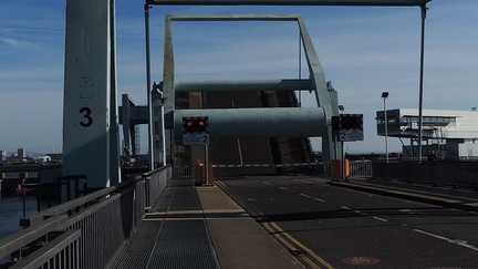 Barrage closing
