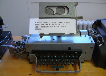 Tape punch