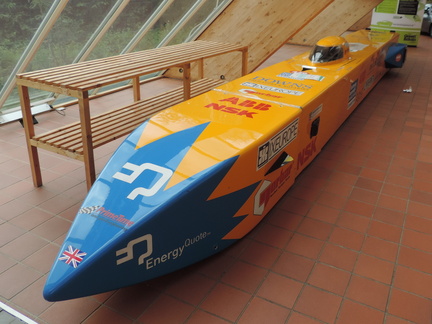 Racing car