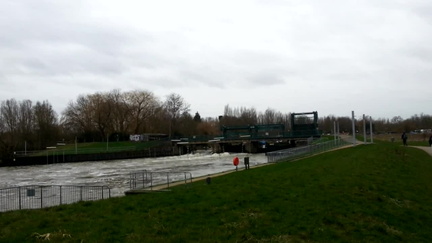Weir