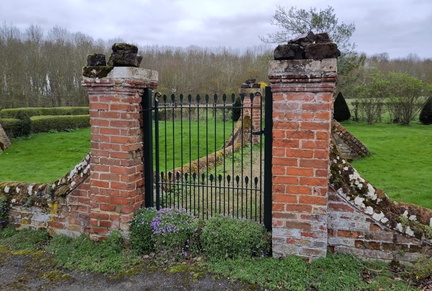 Gate